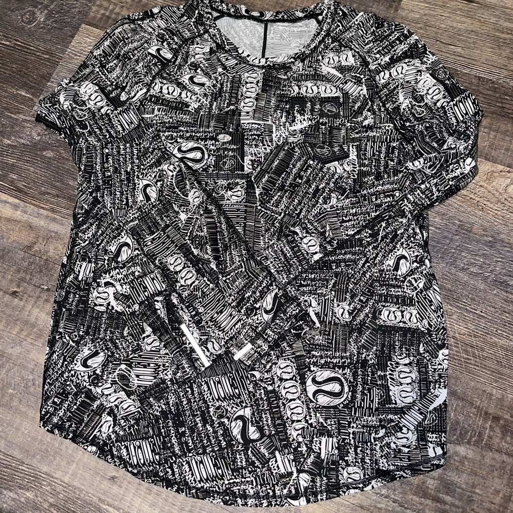 lululemon logo long sleeve